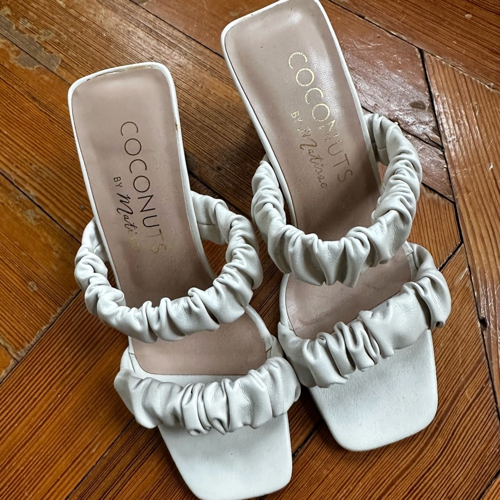 Coconuts by Matisse White Sandals with Ruched Straps - never been worn